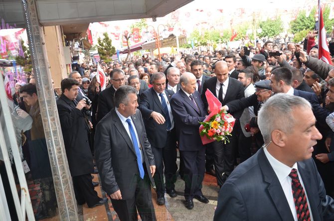 MHP LİDERi DEVLET BAHÇELİ AKHİSARLILAR İLE BULUŞTU